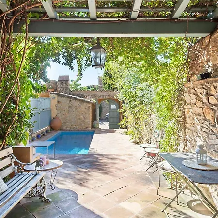 ¡vistas Al Castillo Casa Con Piscina En El Centro Peratallada